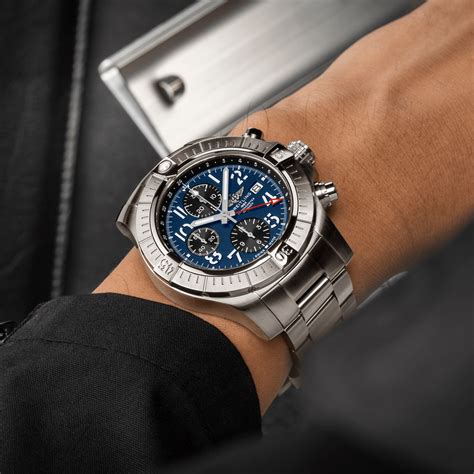 breitling avenger chronograph gmt 45.